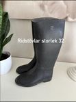 rid stövlar