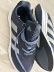 adidas  löparskor slumpas 