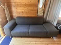 Grön soffa bortskänkes mot hämtning