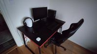Komplett gamingsetup, bord, skärm, dator, stol och tillbeh