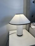 Madame - stilren elegant bordslampa