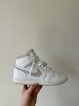 Jordan 1 neutral grey