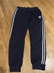 Adidasbyxor strl 164 