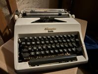 Olympia Monika retro skrivmaskin