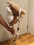Käpphäst ljusbrun inklusive tillbehör