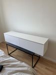 Vit TV-bänk 140cm