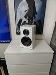 SVS Ultra Bookshelf Vit pianolack 