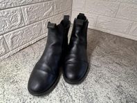 boots i storlek 37
