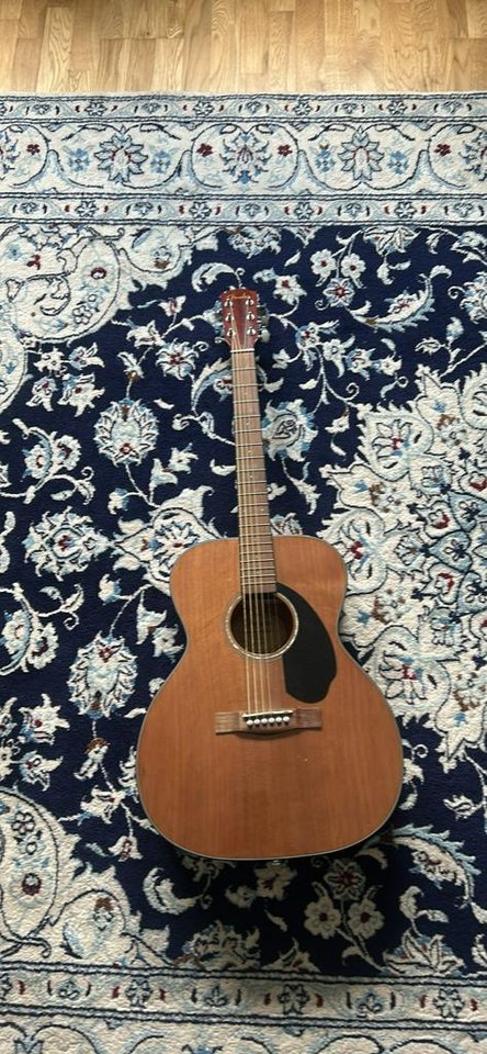 Fender CC-60s gitart