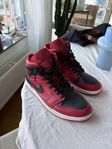 Air Jordan 1 mid reverse bred