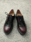 Maroon women's shoes 