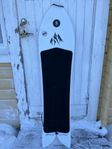 Jones Snowboards Mountain Surfer 142