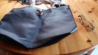 svart rymlig handväska/,bag