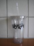 Glas med lock och sugrör Värd 409 kr