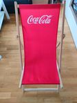 Coca Cola solstolar och beachflagga