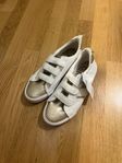 Sneakers , skor
