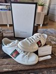 Gucci ace sneakers med biet st 40 