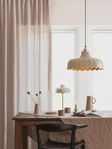 Taklampa wells beige/guld. 