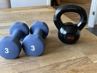 Ett par hantlar på 3 kg och en kettlebell på 4 kg
