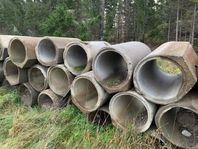 Markväv 2x1634m2 och ett antal Betongrör