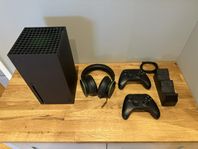 Xbox series X med tillbehör