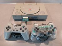PlayStation 1 med två kontroller 
