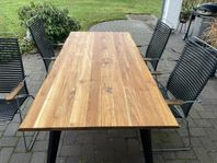 Massivt matbord och 4 st stolar ILVA