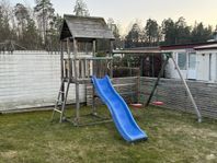 Klätterställning med 2 gungor och 1 rutschkana