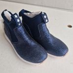 Nya mörkblå skor med glitter från H&M, storlek 31