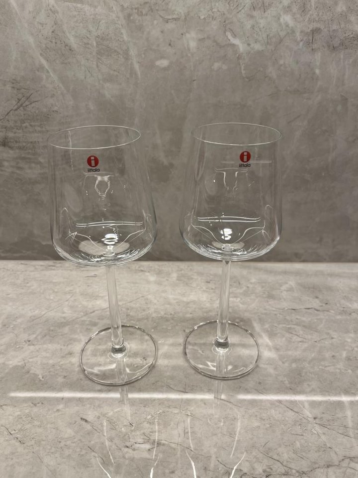 2 st rödvinsglas Ittala Essen...