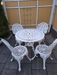 Vita cafémöbler i gjuten aluminium