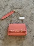 Rosa guess väska 