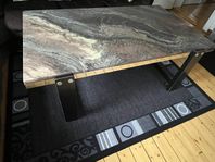 Soffbord, vardagsrumsbord med snygg bordskiva i ”marmor”