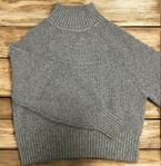 Grå stickad tröja – tjock, mjuk & elegant