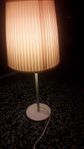 vit bordslampa.