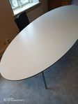 Matsalsbord, Gunilla Allard "Saturn"