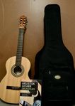 Akustisk gitarr med fodral och lärobok – komplett paket!