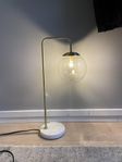 Bordslampa med fot i marmor