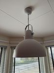Lampa som ny i metall vit