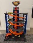 Hot Wheels mega garage och stor brandbil