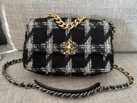 Chanel 19 tweed bag