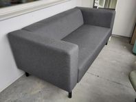 Tvåsitsig soffa
