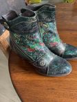Ankelboots med fina detaljer