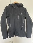 Svart Haglöfs Astral Goretex jacka