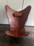 Klassikern Papillon Chair / fladdermusen från OX – cognac