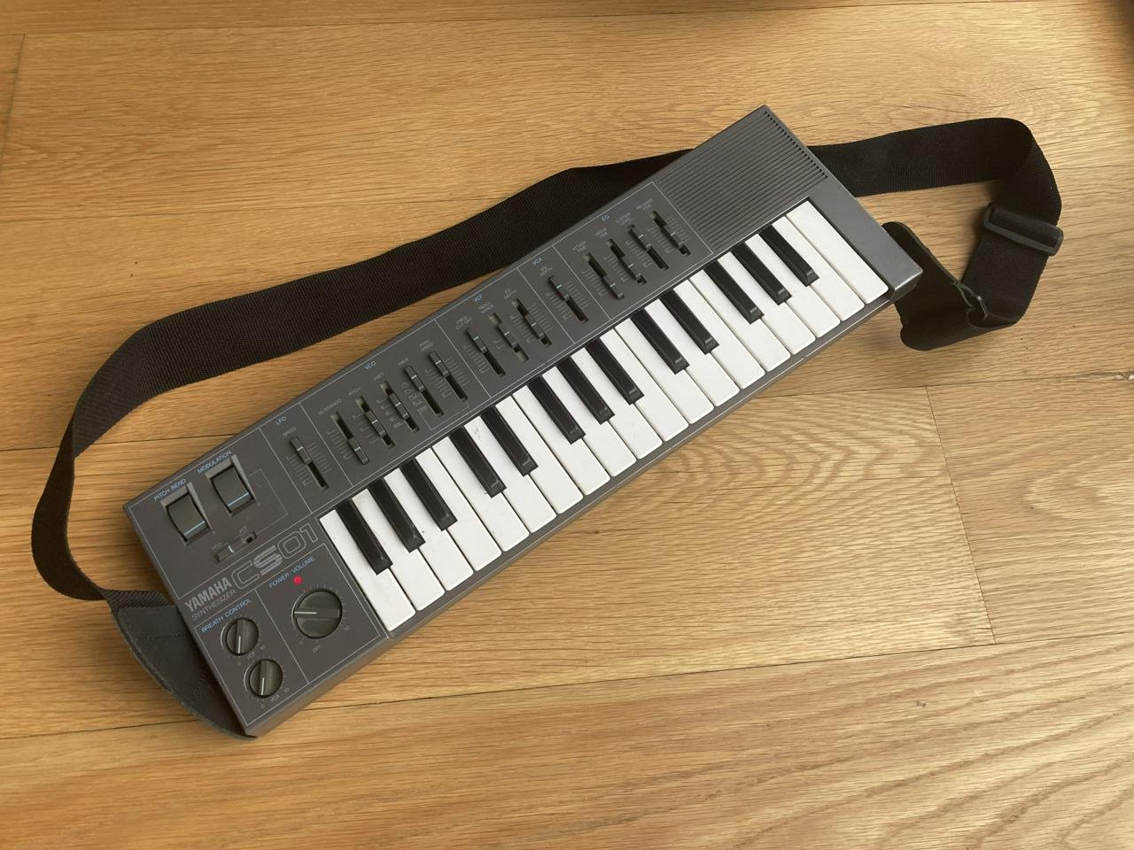 Yamaha CS-01 – synthesizer fr...