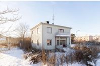 Tvåfamiljshus i Karlskoga – attraktivt läge!
