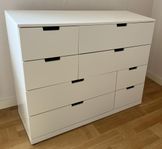 NORDLI Byrå med 8 lådor från IKEA.
