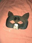 Hej jag säljer en brun björn mask för therianer.