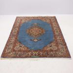 signerad Orientalisk Handknuten ullmatta. 170x250cm